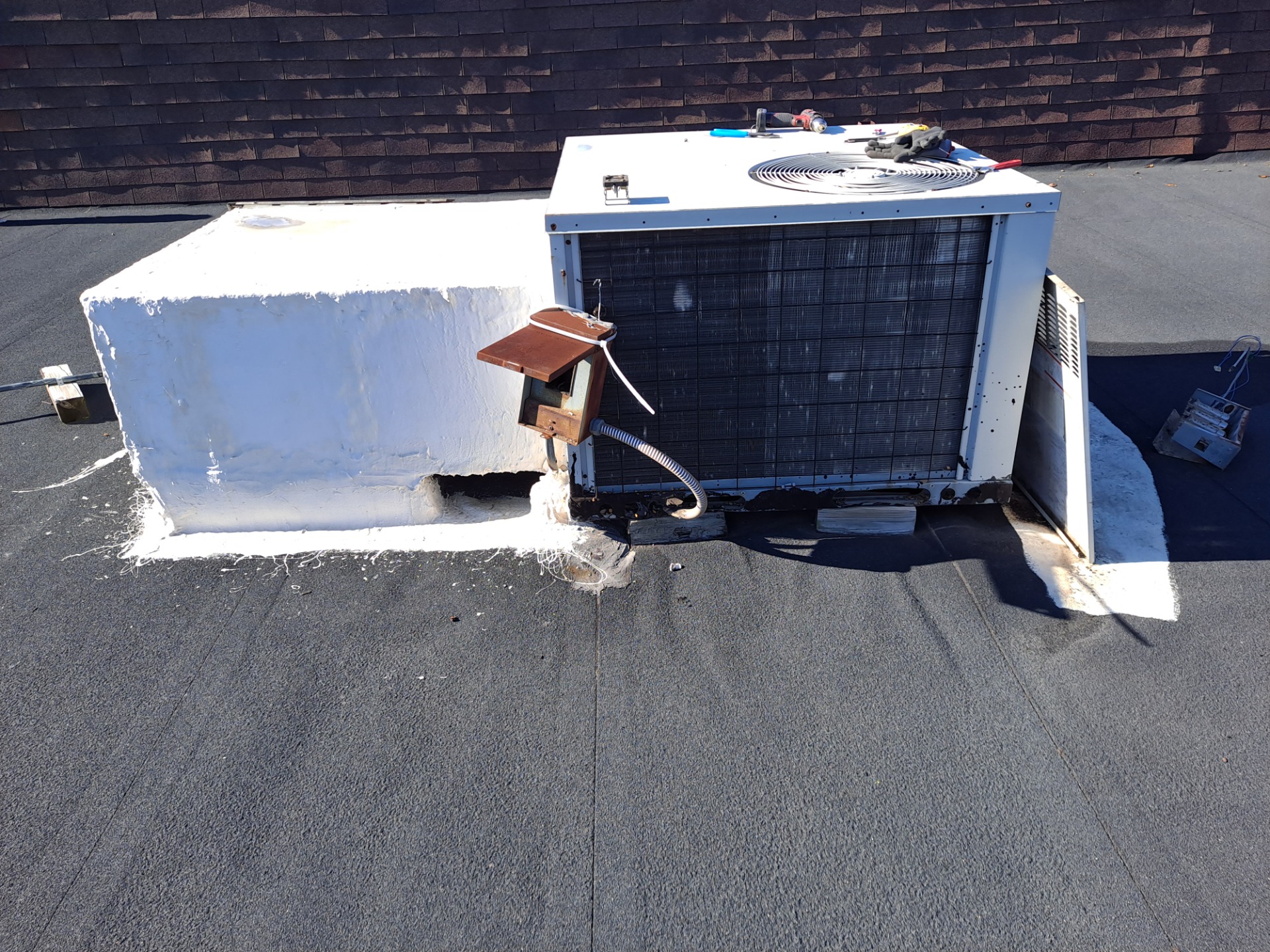 Scott Lee Heating Company Roof Top Before Photo